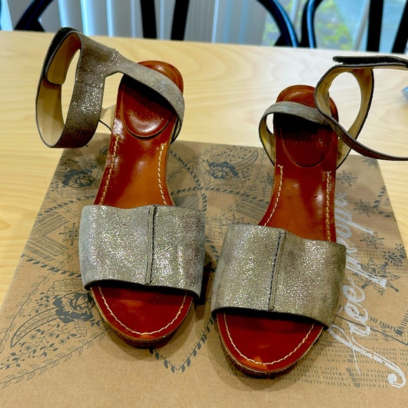 Vince Camuto ankle strap heels - Picture 1 of 5